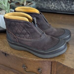 CLARKS Outdoor Muckers Brown Leather Waterproof Ankle Boots - Womens Size US 6.5